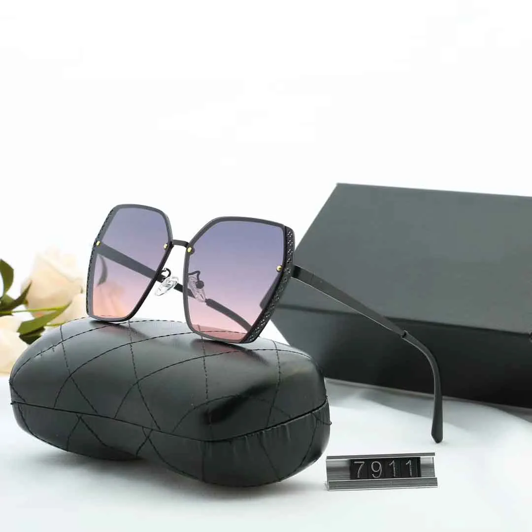 Designer de mode femmes lunettes de soleil été femme lunettes de soleil UV400 7911 5 couleurs option de haute qualité avec boîte