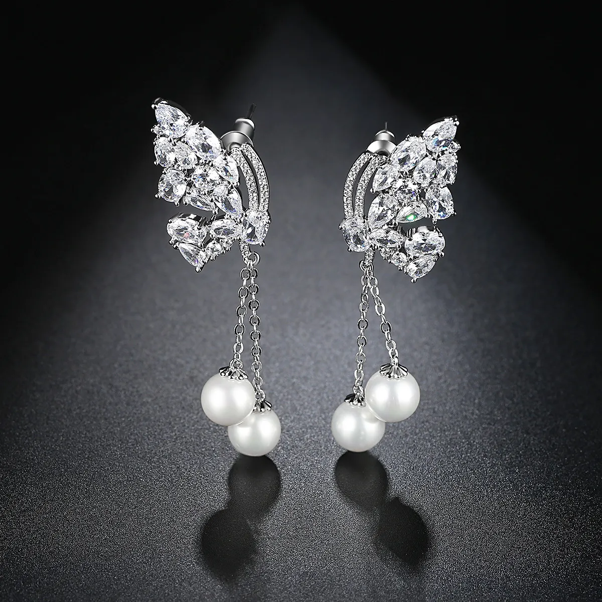 Fashion- Vintage Ear Jewelry White Color Micro Better Clear Cubic Cyrkonia Kryształ Dawno Imitacja Pearl Kolczyki dla kobiet