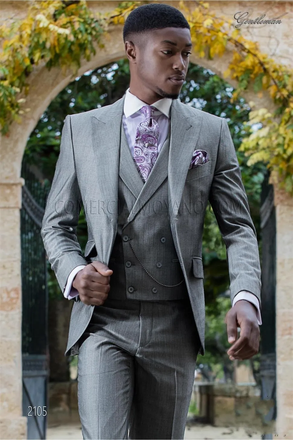 Light Grey Groom Tuxedos Fashion Groomsman Wedding Tuxedos Men Formal Business Prom Dinner 3 Piece Suit Jacket Pants Tie Vest 2288