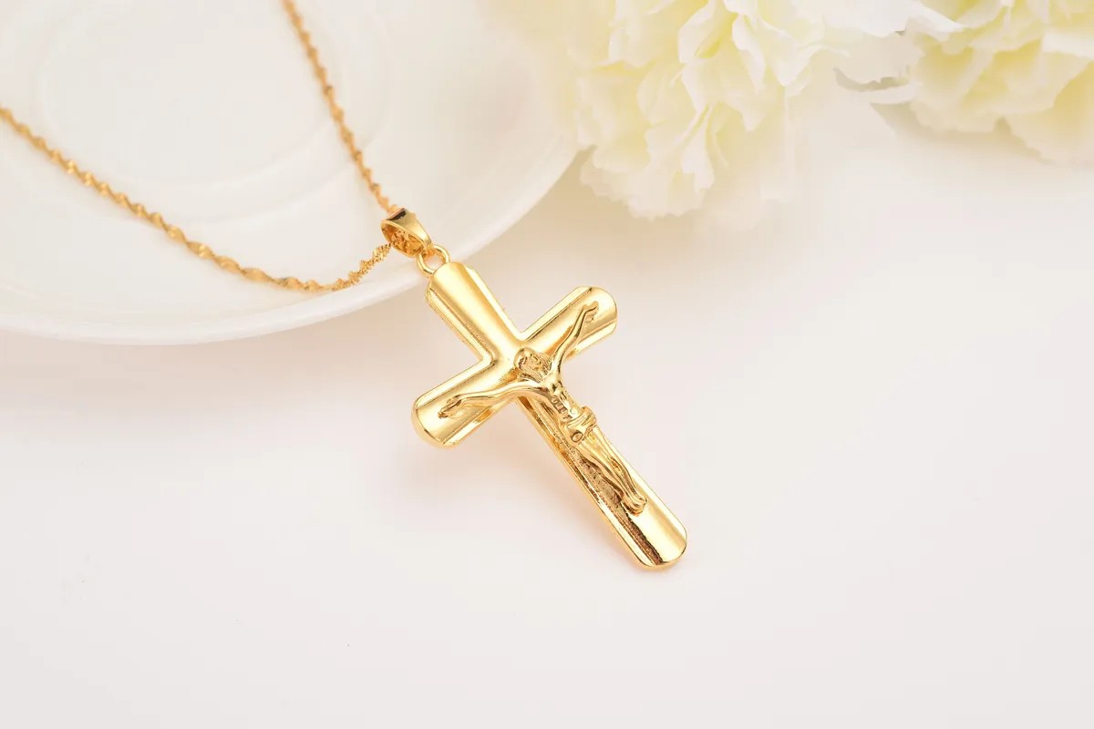 Män fina solida guld finish kors halsband grossist crucifix hänge kvinnor smycken mode jesus dekoration klänning