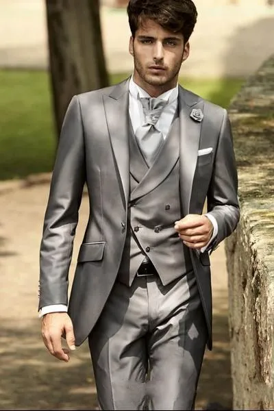 Snygg en knapp Silver Grå brudgum Tuxedos Peak Lapel Män Bröllopsfest Groomsmen 3 stycken kostymer (jacka + byxor + väst + slips) K130