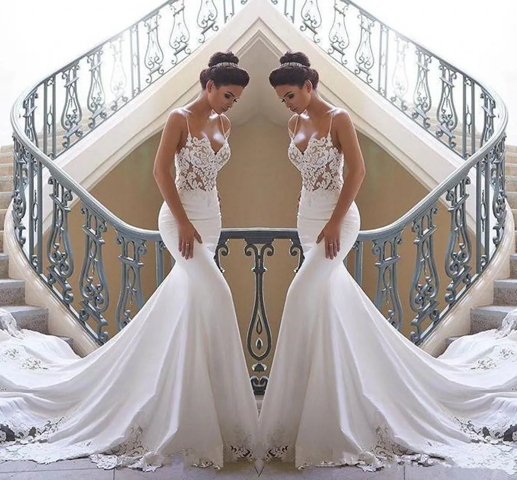 2019 Nowe Spaghetti Paski Koronki Syrenka Plaża Suknie Ślubne Satin Lace Aplikacja Sweep Pociąg Boho Wedding Suknie Ślubne Szaty De Mariée BC3