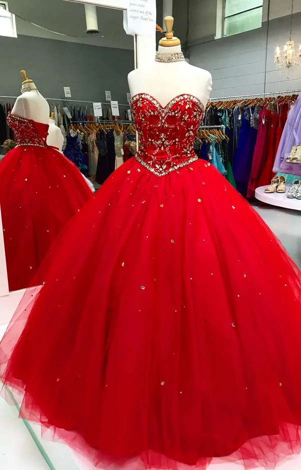 Klasyczne Red Quinceanera Prom Dresses Ball Suknia 2020 Bez Ramiączek Sparkly Kryształy Koraliki Lace-Up Tulle Sweet 16 Vestidos de Novia Plus Size