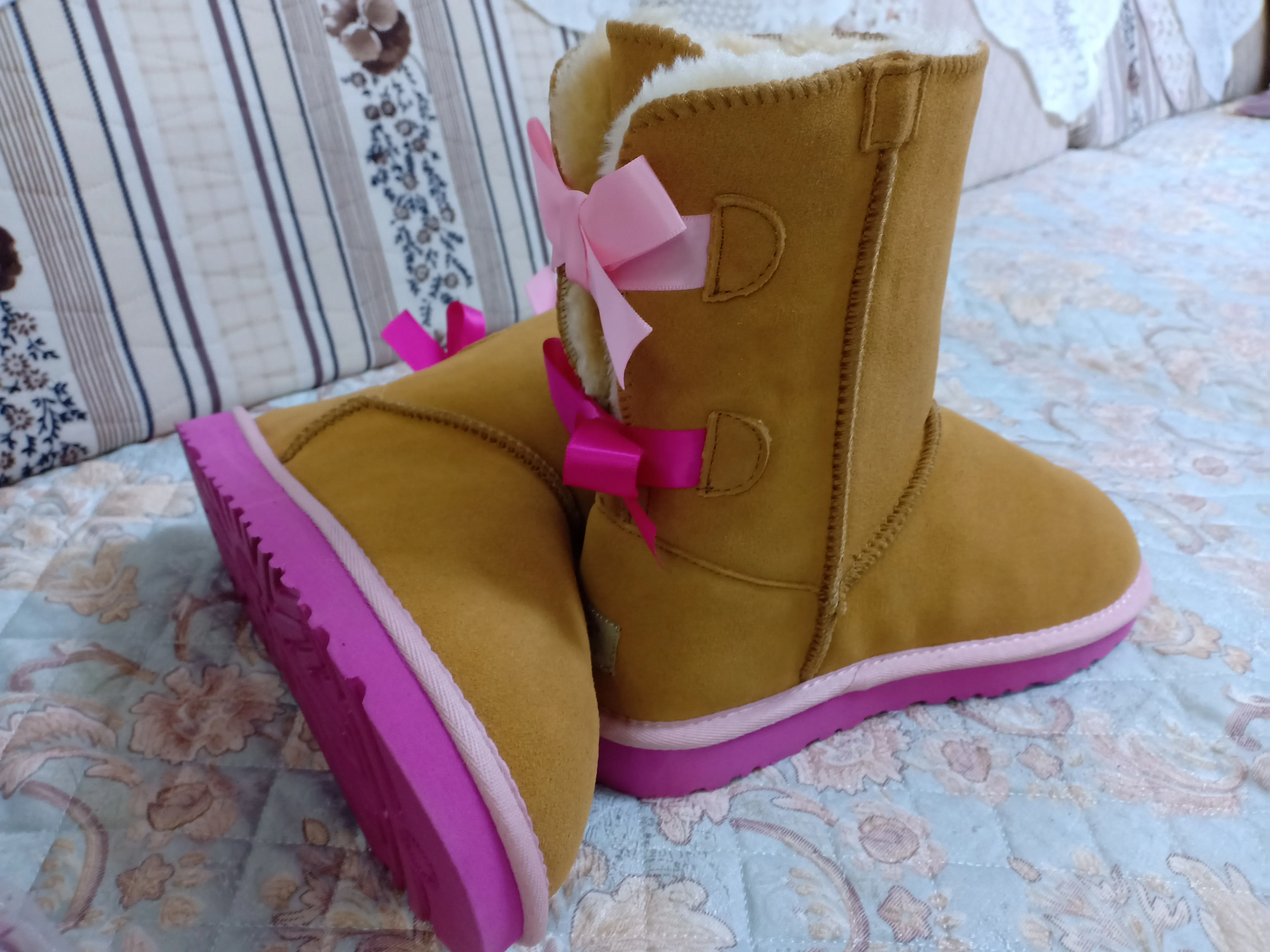 Topp Aus Classic Design Girl Pink Bow Short Snow Boot Women Popular äkta läderskor Fashion Women's Boots