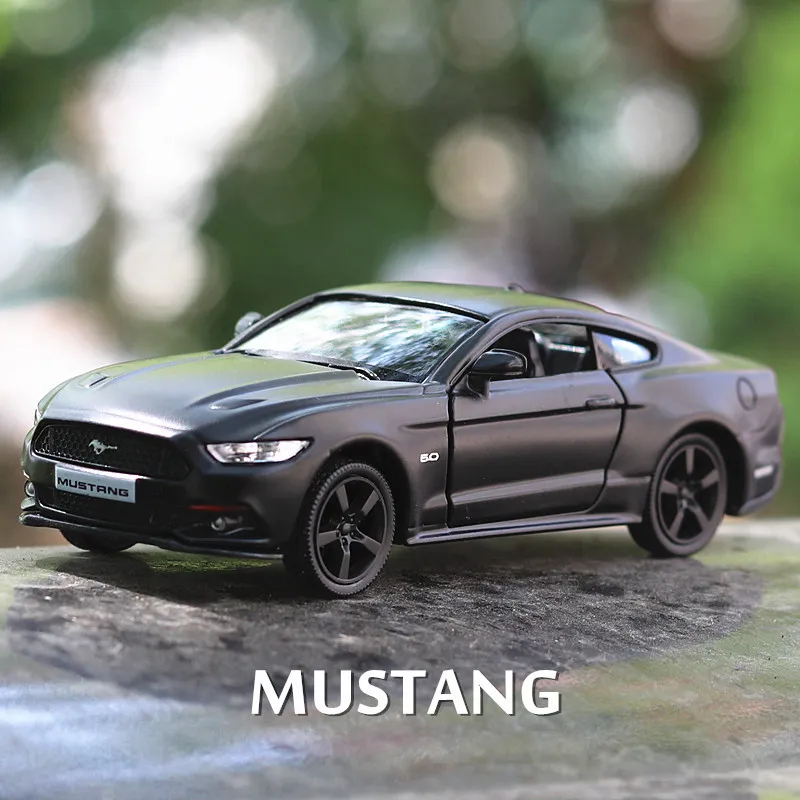 Box Ford Mustang alloy car models toy car simulation back of the car to open the door a generation of fat baking ornaments