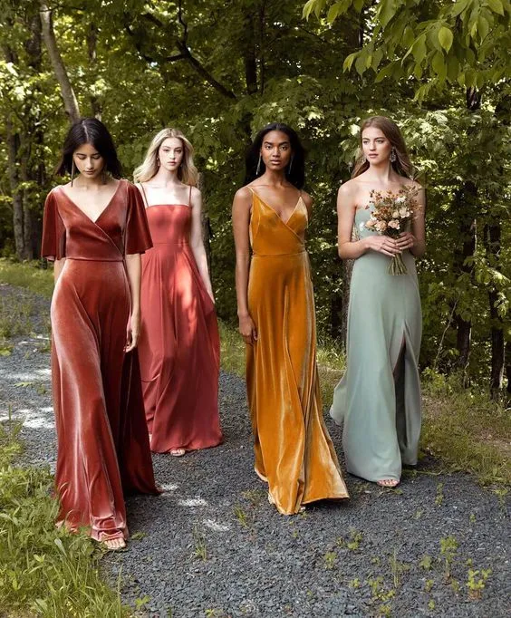 Custom Velvet Chiffon 2020 Bridesmaid Dresses V-Neck Spaghetti Backless Maid of Honor Prom Party Dress för Country Wedding som gäster