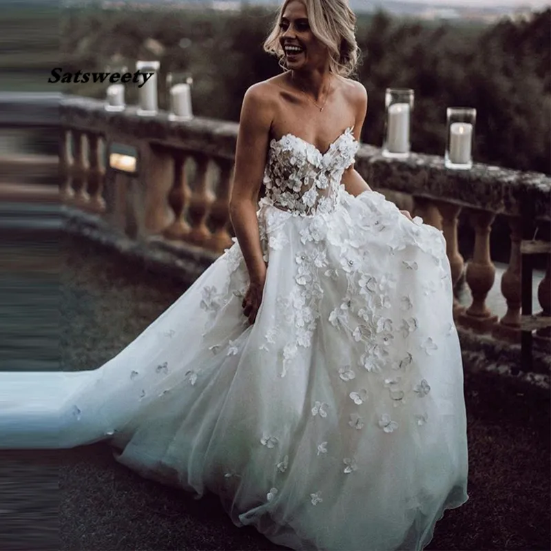 Abito da sposa Boho con applicazioni di fiori 3D Gonna in tulle a strati Abiti da sposa da spiaggia a trapezio Vestido de noiva bianco