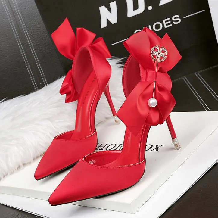 Talons hauts Designer été femmes pompes chaussures bout pointu mariage soirée bal chaussure perle arc sexy mode sandales chaussures rouge noir