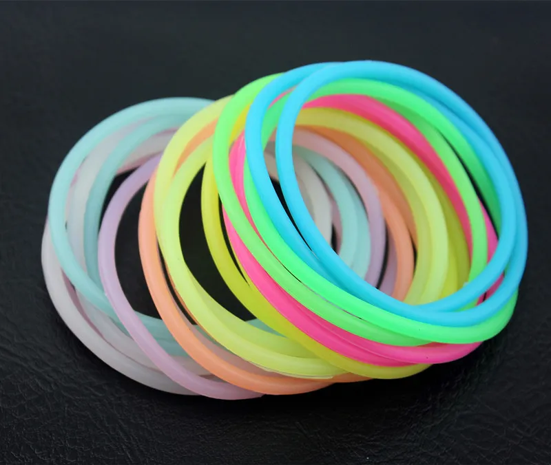 Whole lot 100PCS Neon Fluorescent Luminous Bracelets Wristband Rubber Bands Unisex Bangles Glow Bracelets Friendship Wristband275i