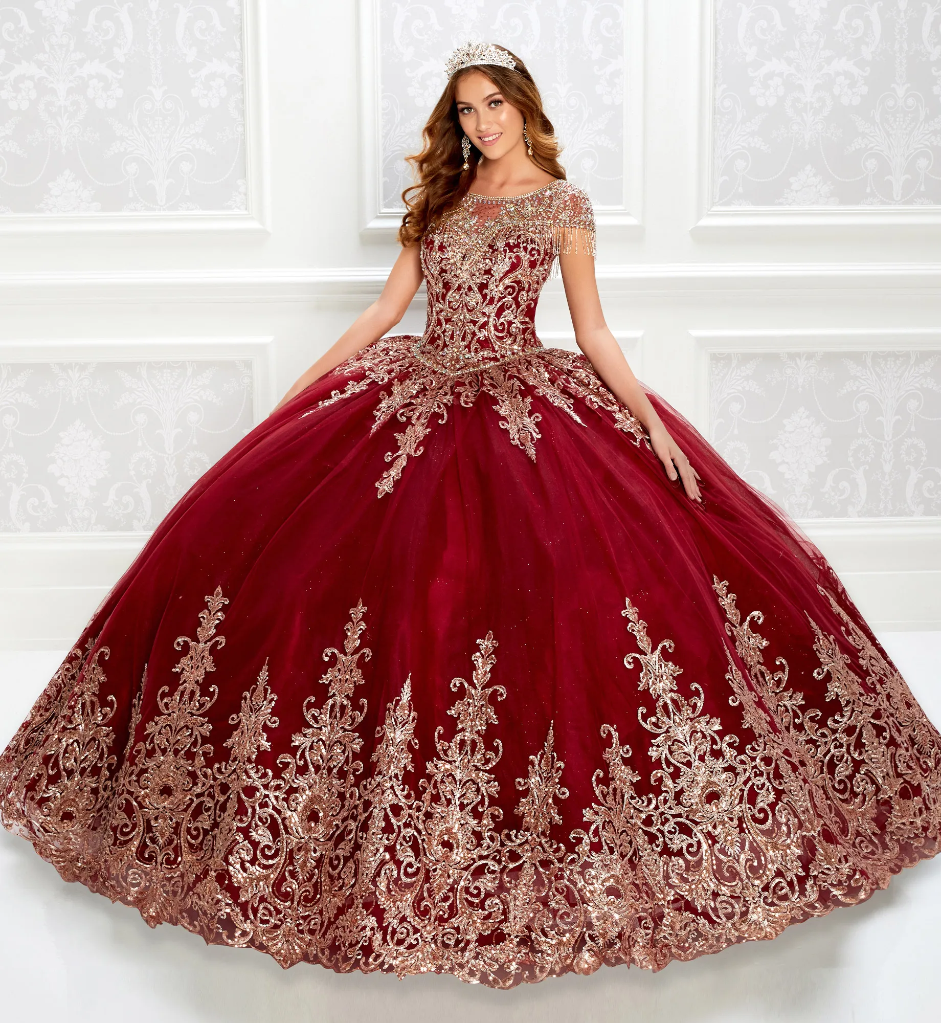 Lüks Quinceanera Elbiseler Kapaklı Kollu Dantel Aplikler Sequins Kız Pageant Parti Abiye Custom Made Balo Tatlı 16 Balo Elbise