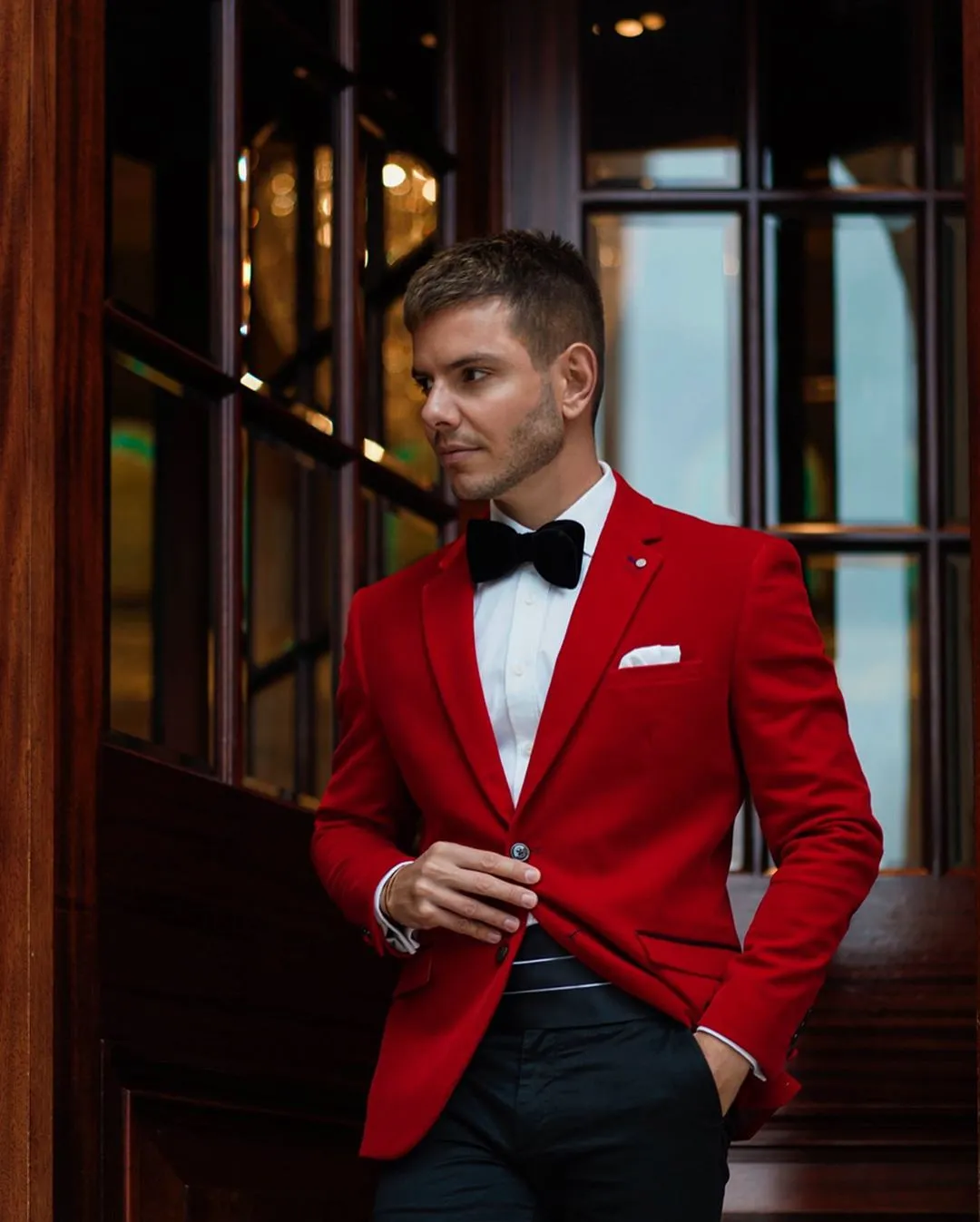 Red blazer white shirt black pants clearance