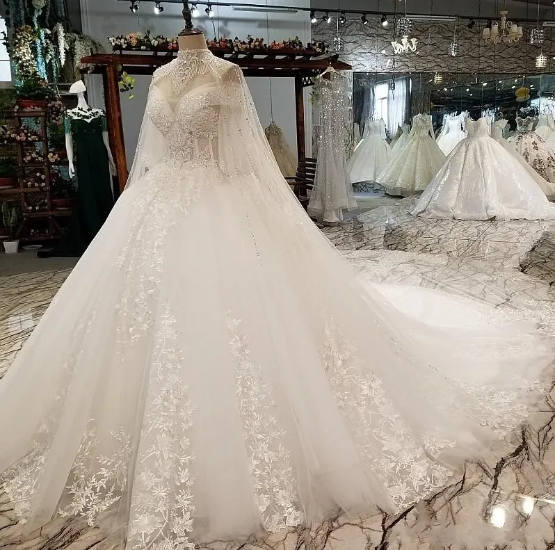2019 Luxo Dubai Árabe Cristais A Line Wedding Vestidos com xalés mangas compridas Rendas de pescoço alto apliques de tamanho de nupcial