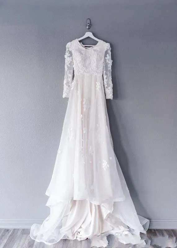 DHgate.com:3D Floral Lace Wedding Dresses Long Sleeve Jewel