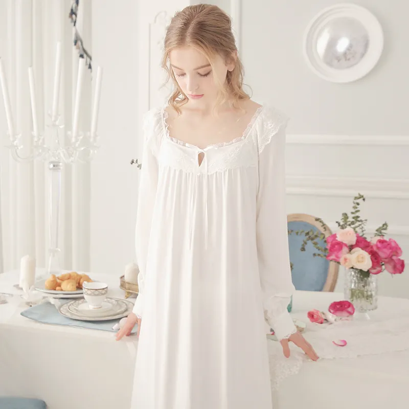 Rosa De Algodão Sweet Lace Princesa Nightgowns Longo Luva Branco Camisa De  Noite De Retro Longo Sleepwear Lady Elegante Dormir Vestido HZL46 De  $333,41