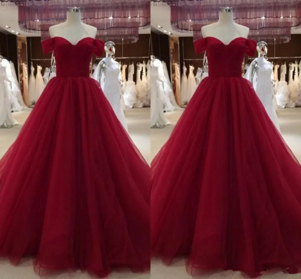 Nieuwe Sweetheart Neck Quinceanera met afgedekte mouwen tule baljurk zoete 16 jurken vegen trein prom -jurken