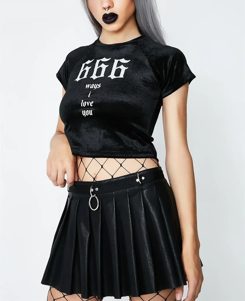 Sommar 2018 Sexig Crop Top harajuku punk rock tshirt 666 sätt jag älskar dig tryckta sammet beskuren tee black kvinnor tight short top y19072601