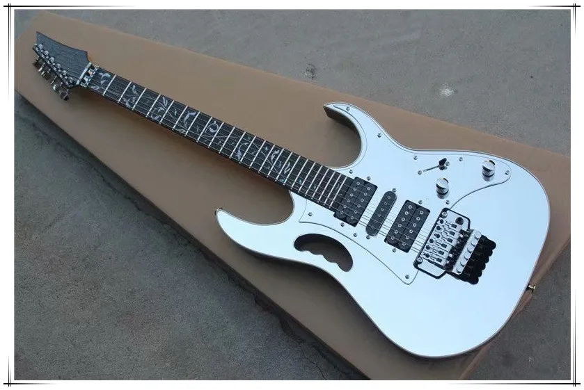 Chitarra Elettrica Flying V Bianca Relic – Corpo Mogano, Tastiera Palissandro, 22 Tasti - 6