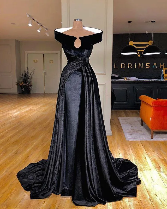 Sexy Dubai Arabic Black Plus Size Mermaid Prom Dress Off Shoulder Velvet Evening Gown Floor Length Long Formal Party Dress robes de soirée