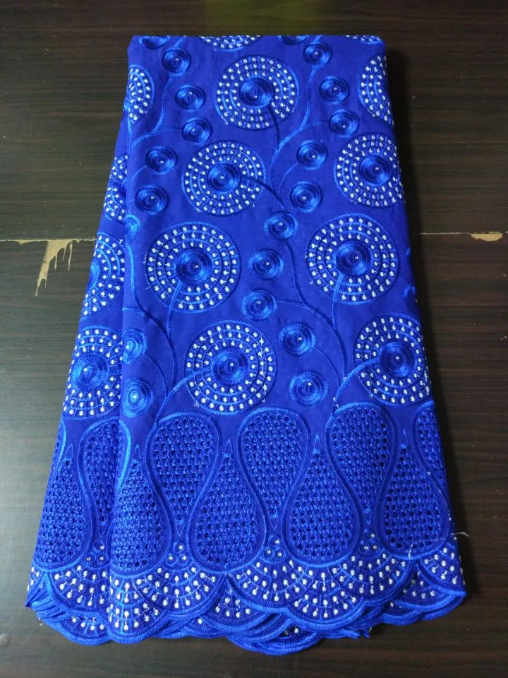 5 jardów / PC Gorąca Sprzedaż Royal Blue Mesh Koronki Afryki Bawełniane Tkaniny i Kwiat Design Haft Szwajcarski Woal Koronki na ubrania BC136-1