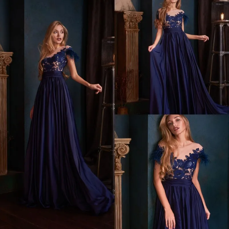 Senaste Prom Jewel Neck Lace -applikationer Charmiga en linje Evening Wear Wear Sweep Train Party Gowns Special OCN Dresses