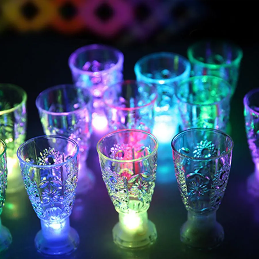 LED Shot Glas Mini Lichtgevende Flitslicht Kleurrijke KTV Concertbar Speciale Drinkware Knipperende Drank Wijnkop Decoratieve Mok DH0170