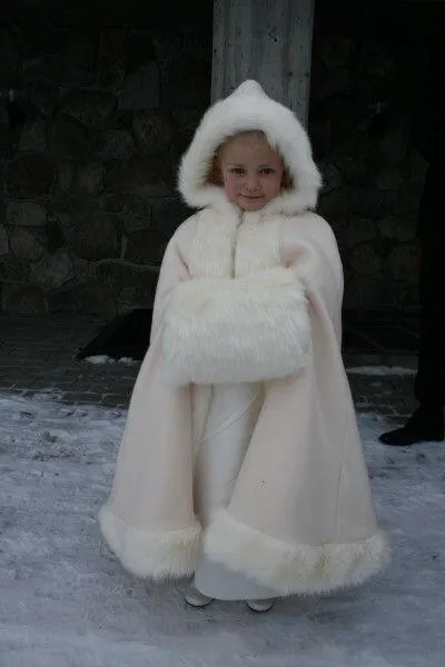 2020 Wysokiej Jakości Hot Tani White Ivory Kwiaty Kwiaty Dziewczyny Przylądek Do Ślubnych Płaszcze Faux Fur Zima Kurtka Ślubna Okłada Długie Custom Made