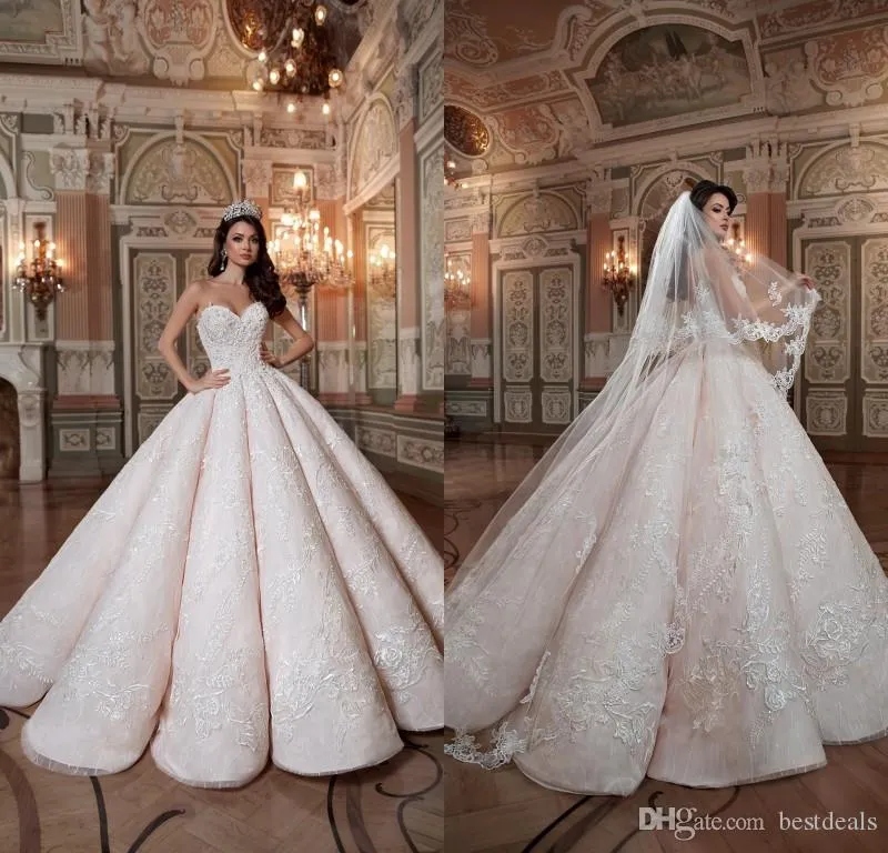 2019 Blush Różowy Suknie Ślubne Królowa Sweetheart Koronki Suknia Balowa Suknie Ślubne Sweep Sweep Train Backless Quinceanera Suknie Plus Rozmiar