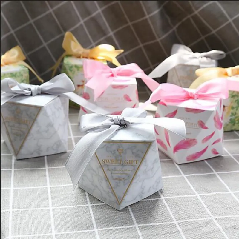 50pcs Diamond Shape Candy Box Wedding Favors and Gifts Boxes Birthday Party Decoration for Guests Baby Shower Gift Bags C1119