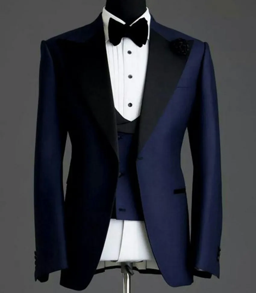Navy Blue Men Bröllop Tuxedos Black Peak Lapel One Button Groom Tuxedos Utmärkt Män Jacka Blazer 3 Piece Suit (Jacka + Byxor + Tie + Vest) 2520
