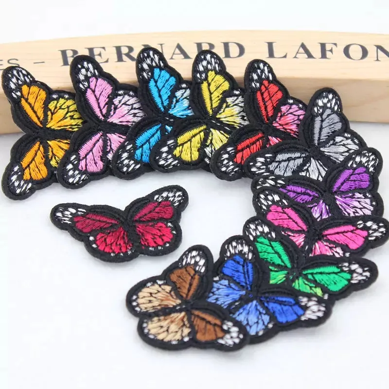 Butterfly Patches för Kläder Strykjärn Broderad Patch Applique Iron On Patch DIY Sy Tillbehör för Kläder Badge Applique Blommor