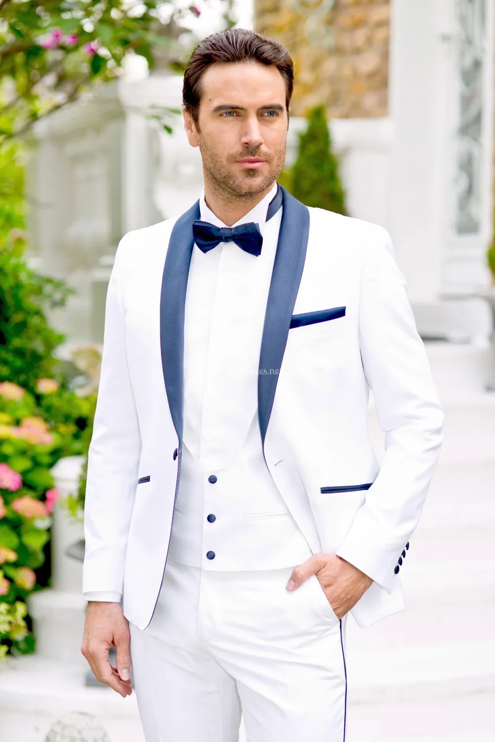 Groomsmen Beyaz Smokin Donanma Mavi Yaka Erkekler Düğün Parti Takım Elbise Best Adam Damat (Ceket + Pantolon + Yelek)
