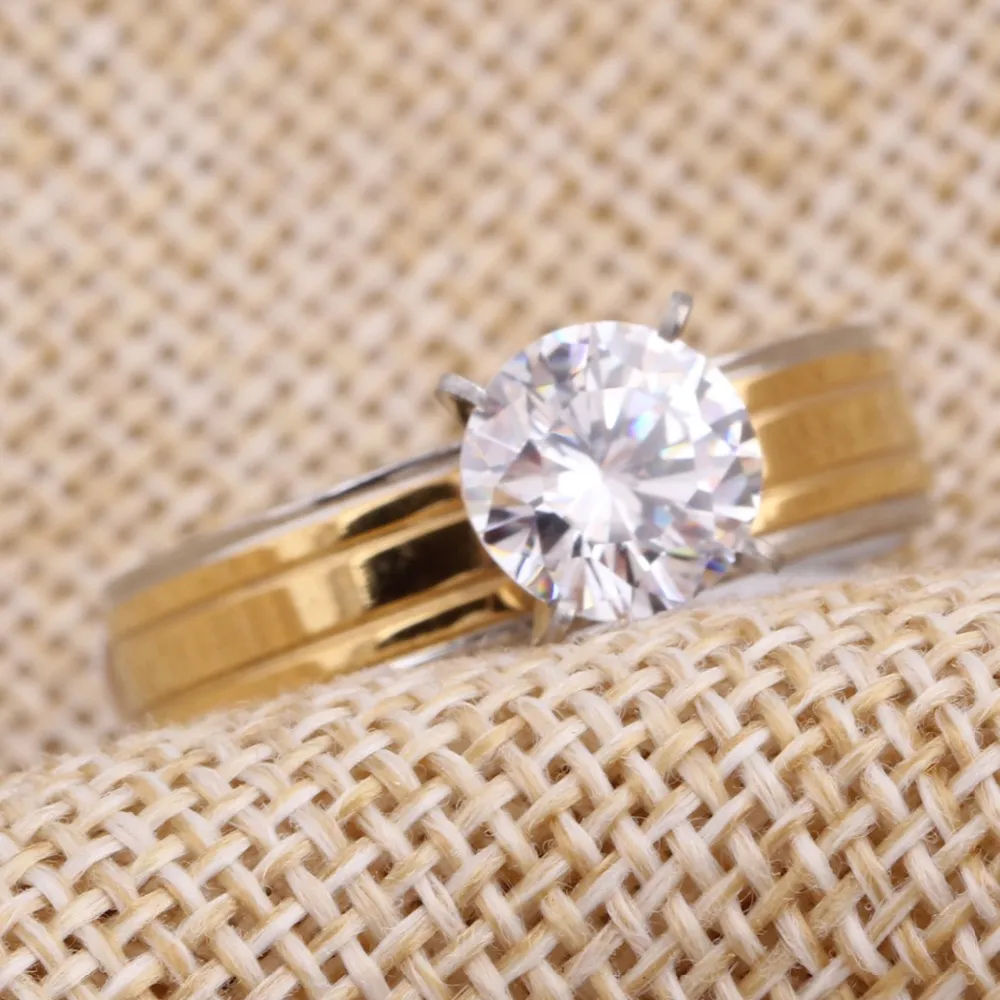 Groothandel-bruiloft verlovings charme mode ronde ringen voor vrouwen goud-kleur wit CZ lady zirkoon ringstainless stalen ring