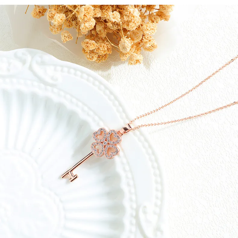 Groothandel - luxe ontwerper rose vergulde koperen diamant schattige mooie gelukkige blad sleutel hanger ketting voor vrouwen
