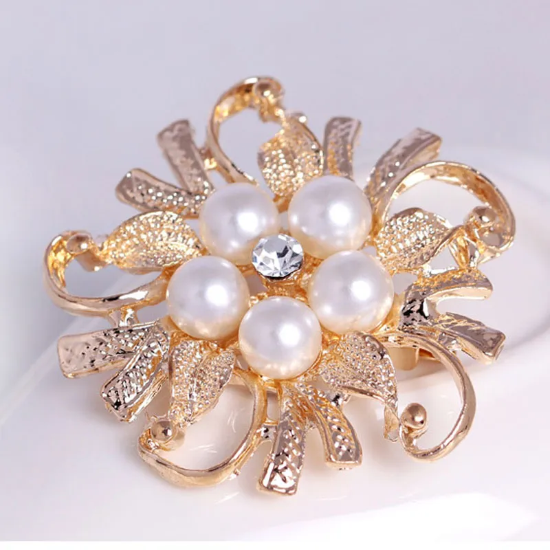 Pearl Crystal Broches Suit Shirts Kraag Jas Pins Decor voor Dames Meisje Bruiloft Club Sieraden