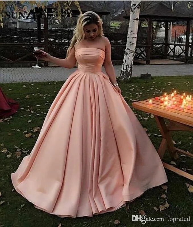 Ny ankomst Billiga Enkel En Linje Quinceanera Klänning Sexig Stroplös Golvlängd Prom Klänningar Abendkleider Klänningar Kväll Wear Formell Klänning