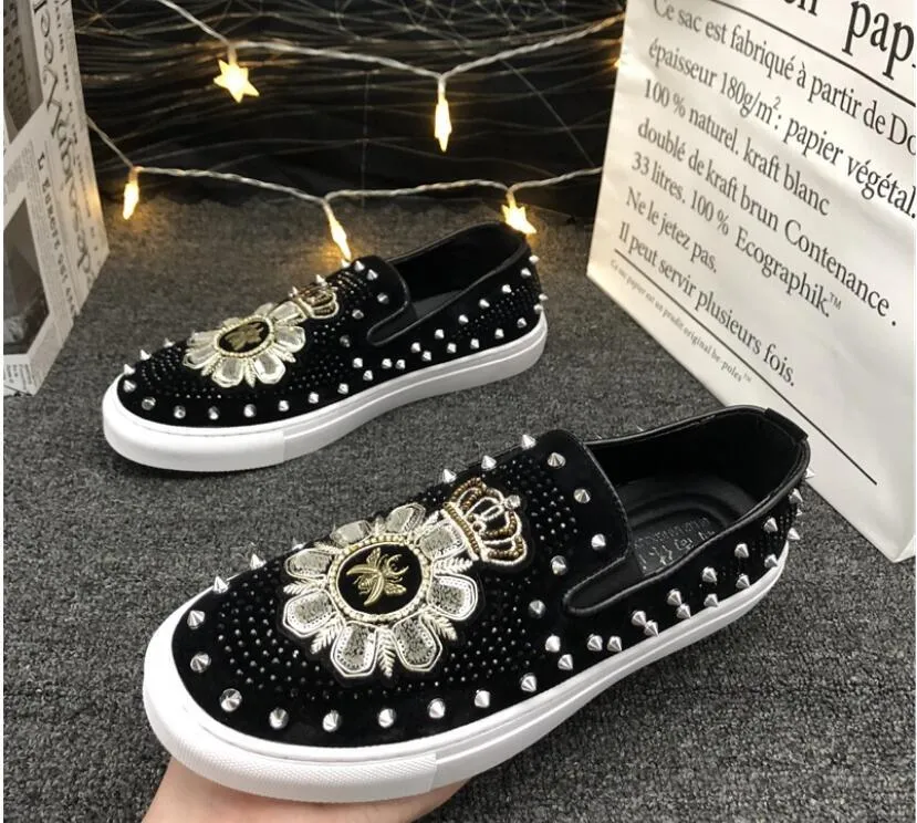 New Dandelion Spikes Flat Leather Shoes Rhinestone Fashion Men embroidery Loafer Dress Shoes Smoking Slipper Casual Diamond Shoe