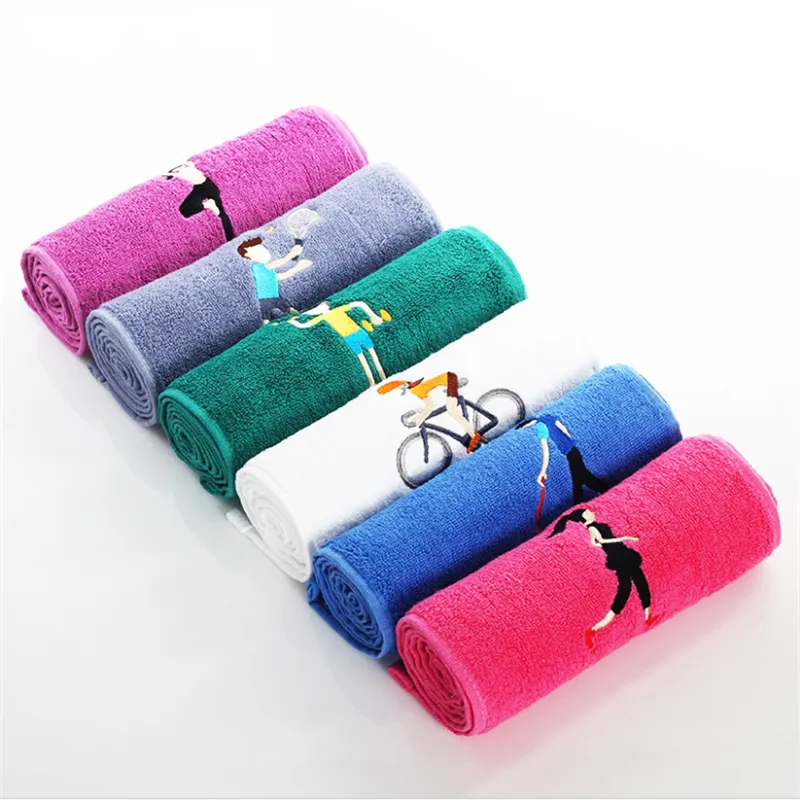Usine en gros logo personnalisé broderie serviette absorbant la sueur course marathon lingettes coton serviette de sport