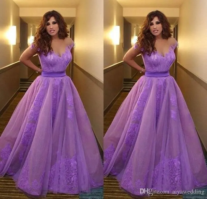 2020 Hot Sale Najwa Karam Prom Klänningar Saudiarabien Lila Lace Applique Dubai Evening Klänningar En Linje Kändis Klänning Golvlängd