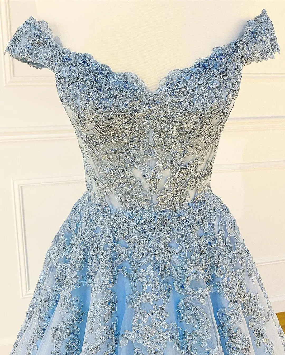 Cinderella Prom Dress 2020 A Line Long Military White Formale Party Pageant Kleider AuBerhalb Der Schulter Schnurrinne Armellos Mit Knochen Von 90 33 DHgate