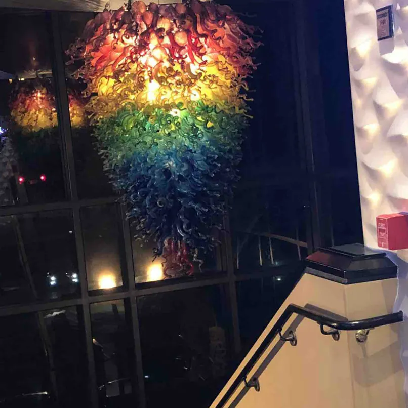 Nordic Lampy Styl Ręcznie Dmuchane Żyrandole Żarówki LED Włochy Sztuka Żyrandol Oświetlenie Rainbow Kolor Wiszący Szkło Wisiorek Światła
