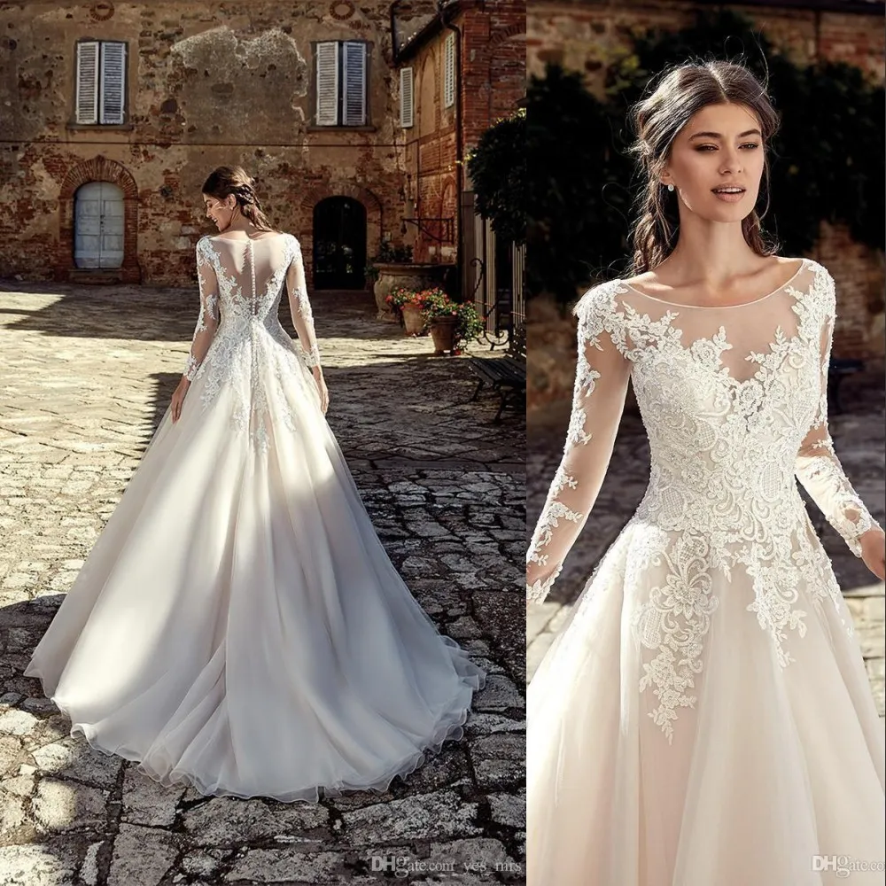 Pas cher Champagne Une Ligne Robes De Mariée À Manches Longues En Dentelle Appliques Encolure Dégagée Balayage Train Arabe Simple Mariage Robes De Mariée Avec Des Boutons