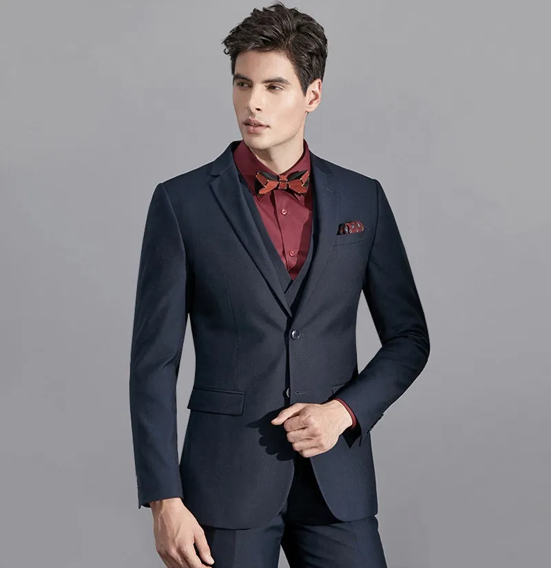 Marineblaue Herrenanzüge für Hochzeit, Bräutigam, Smoking, maßgeschneiderte Trauzeugenanzüge, formelle Trauzeugen-Blazer, 3-teilig, spitzes Revers, zwei Knöpfe, Abschlussballkleidung