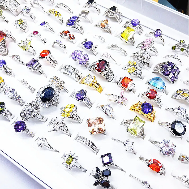 Großhandel 100 Stück/Los Luxuriöse Damen-Fingerringe, Mix-Stile, Strass-Zirkon-Stein, schöner Silberring, Ehering mit einer Präsentationsbox