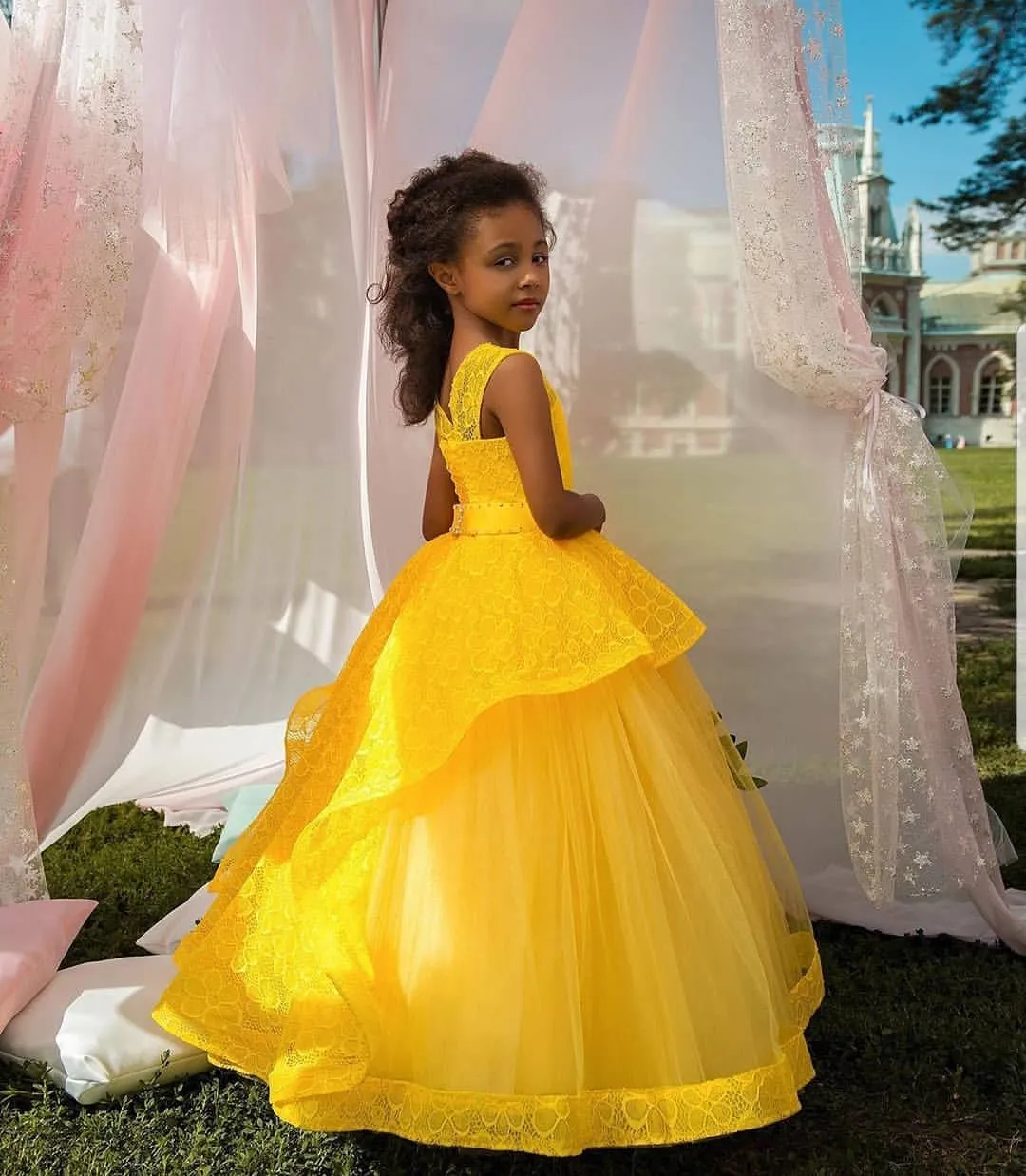 Yellow Lace Flower Girl Dresses Ball Gown Tulle Little Girl Wedding Dresses Vintage Communion Pageant Dresses Gowns F156