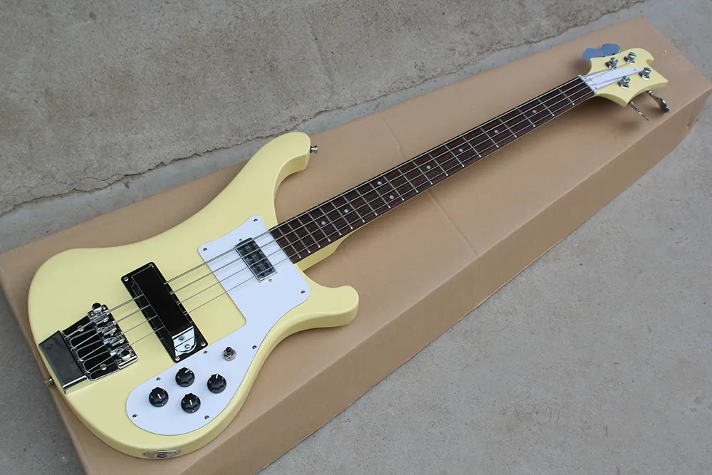 Guitare basse électrique 4 cordes jaune clair personnalisée en usine avec pickguard blanc, touche en palissandre, matériel chromé, offre personnalisée