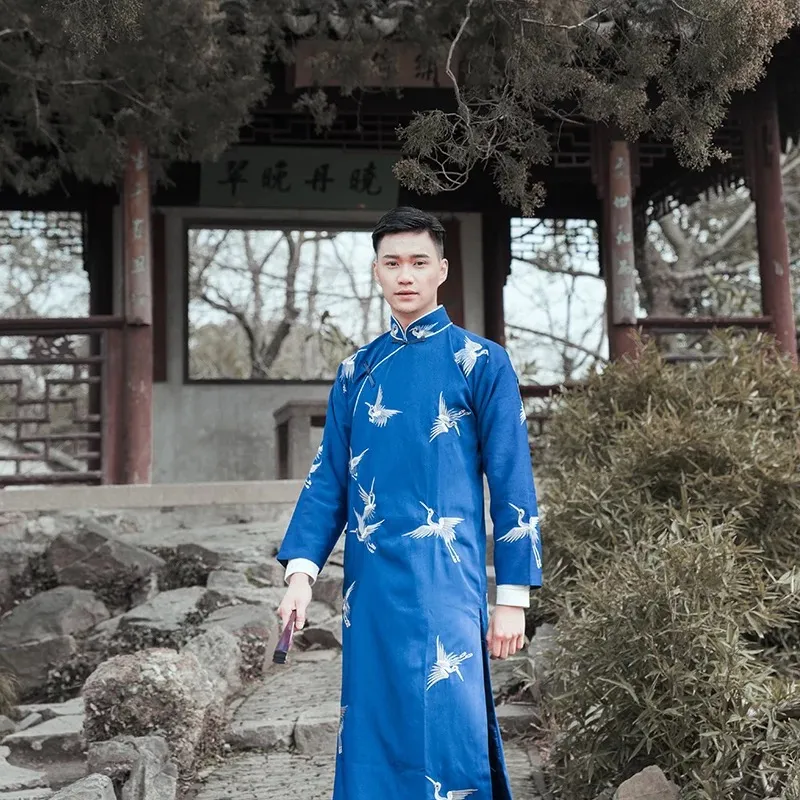 Neues altes Kostüm chinesische traditionelle ethnische Kleidung Tang-Anzug männlicher Cheongsam Stehkragen Herren lange Robe Baumwolle Leinen besticktes Kleid