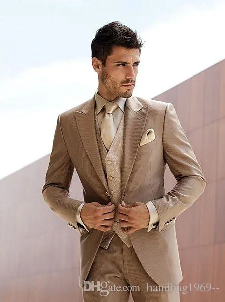 Novos um botão Suits Roupa Noivo Smoking pico lapela Groomsmen Prom Party Mens casamento (jaqueta + calça + Vest + Tie) D: 150