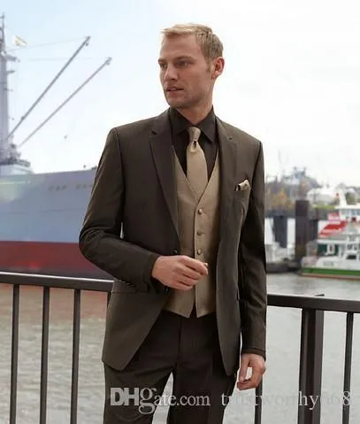 Populära två knappar Groomsmen Notch Lapel Groom Tuxedos män passar bröllop / prom bästa man blazer (jacka + byxor + väst + slips) 597