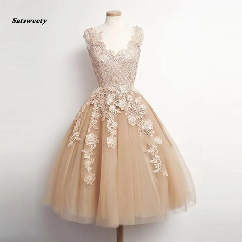 Fashion Champagne Lace Knee Knee Graduation Dress Apliques de vestido de regresso a casa Vestidos de graduação Junior High