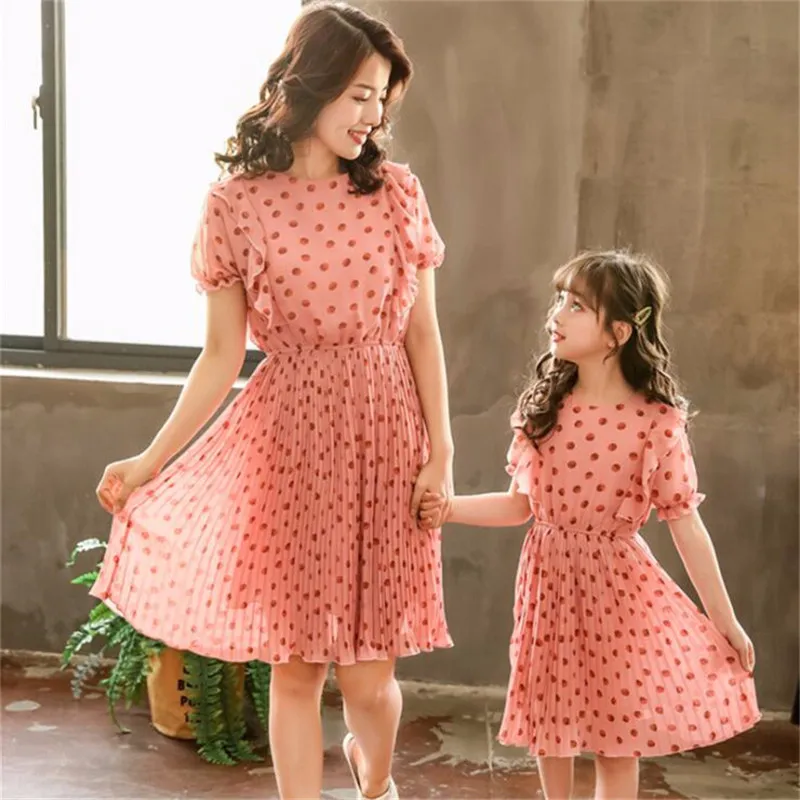 Familie Matching Outfits Mom Baby Kinder Mädchen Sommerkleid Für Mutter Tochter Kleidung Mami und mir Polka Dot Chiffon Kleider